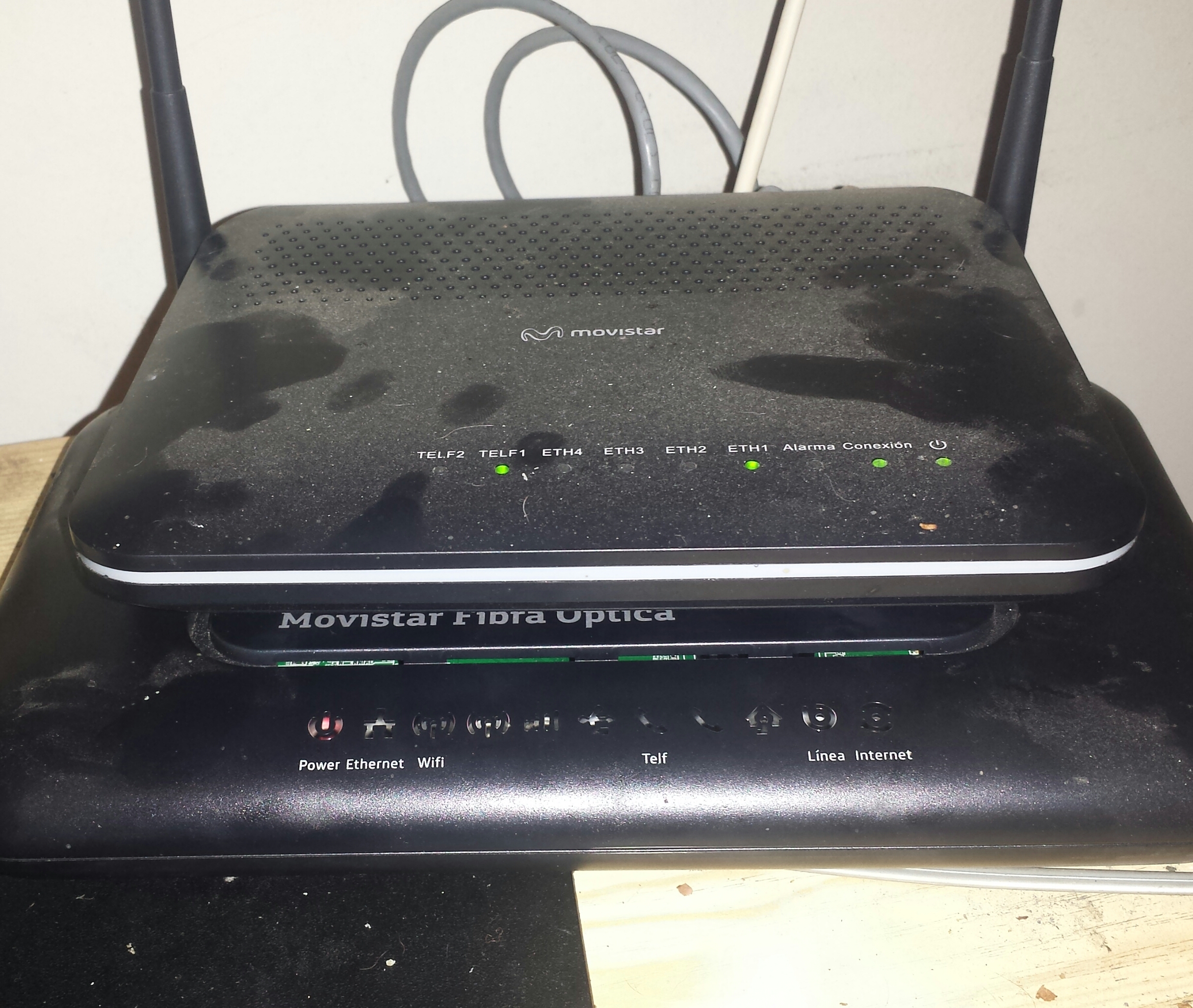 Solucionado: Buenas mi router se que solamente con luz roja fija en power -  Comunidad Movistar