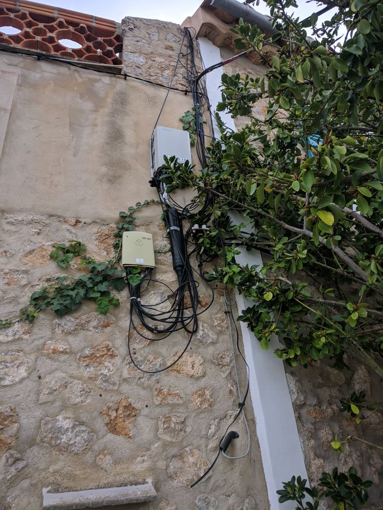 Según electricista la mitad de cables aquí no son actuales.