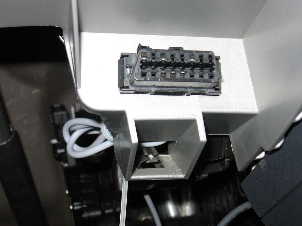 Aspecto del puerto OBD.jpg