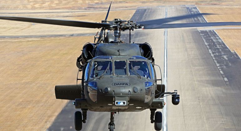 Helicóptero de combate vuela por primera vez de forma autonoma.jpg