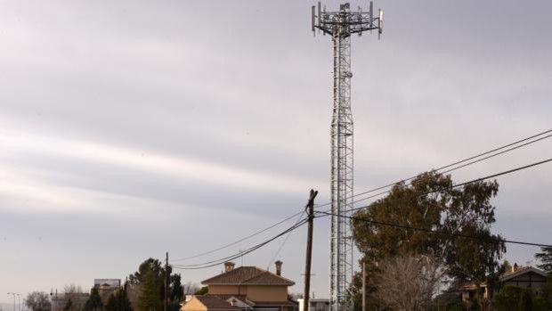 Imagen de una antena de telefonía.jpg