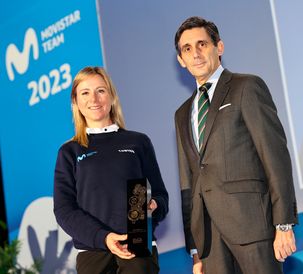 Annemiek-van-Vleuten-Movistar-team.jpg