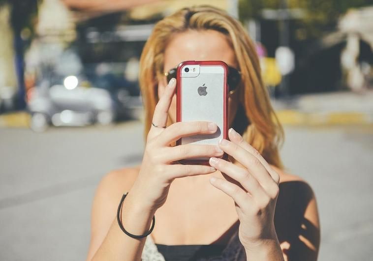 El calor afecta de forma negativa a la batería de los teléfonos móviles // PIXABAY