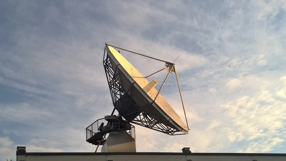 Antena Parabólica Satélite.png