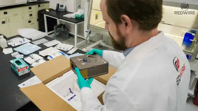 Ingeniero de Rewire en el proceso. Redwire Space