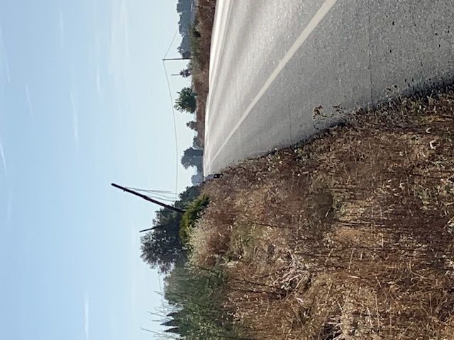 Vista de poste inclinado hacia la A472 Km73