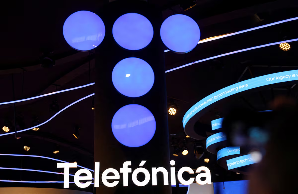 Stand de Telefónica en el Mobile World Congress (MWC) de 2023, en Barcelona, NACHO DOCE (REUTERS)