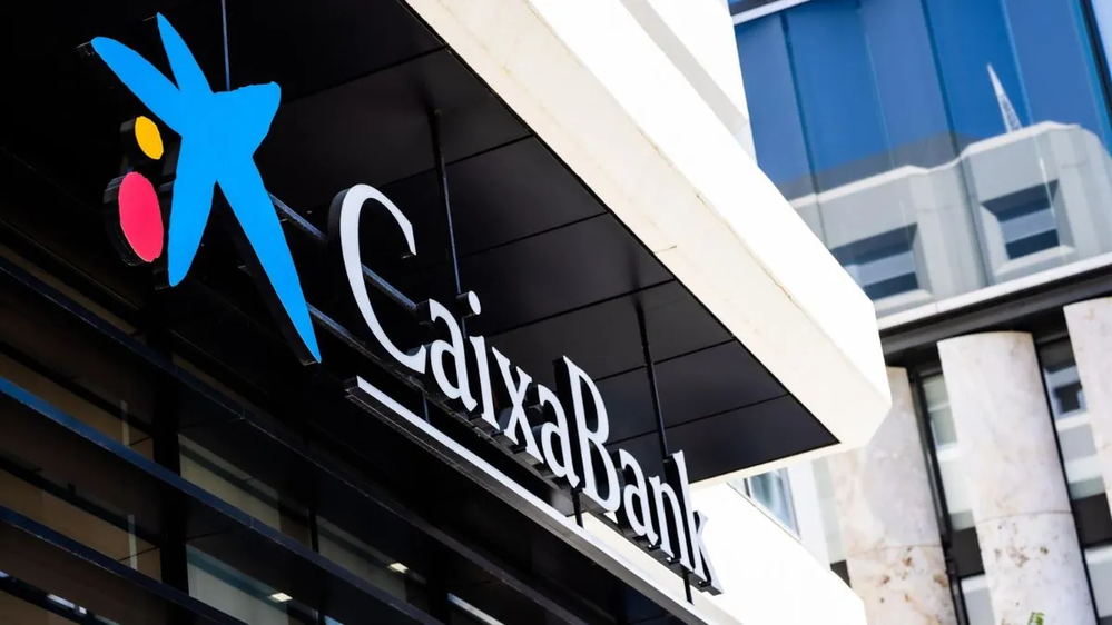 Cartel de Caixabank | Europa Press