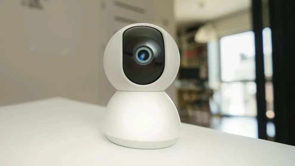 Cámara de vigilancia en el interior de una casa / Unsplash