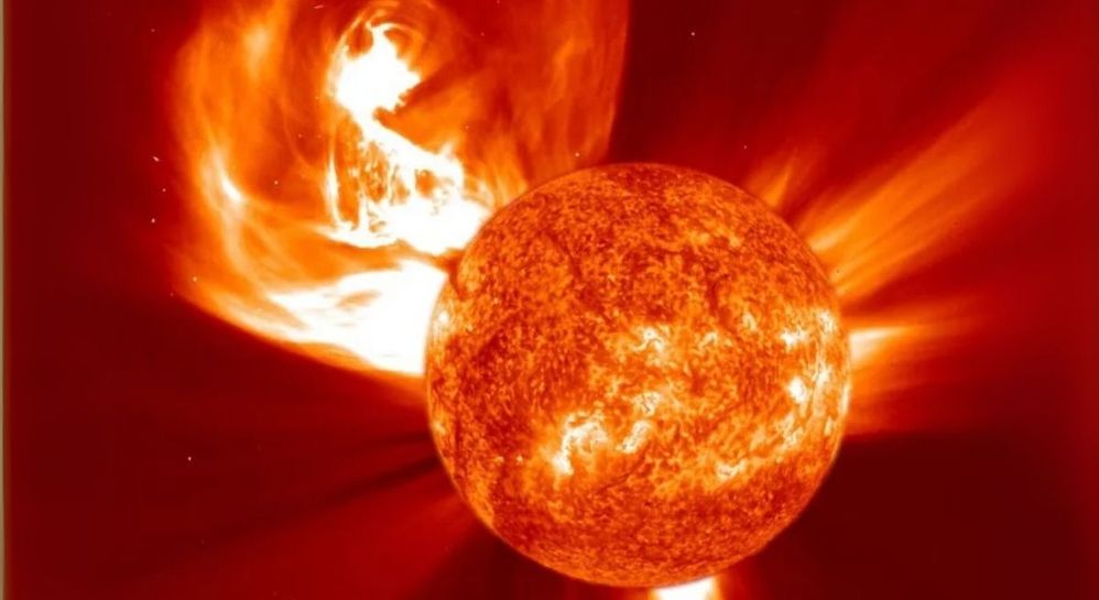 SOHO/EIT// Imagen compuesta de una eyección de masa coronal