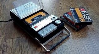 Casete...las cintas podian ser de hierro o de chromo.jpg