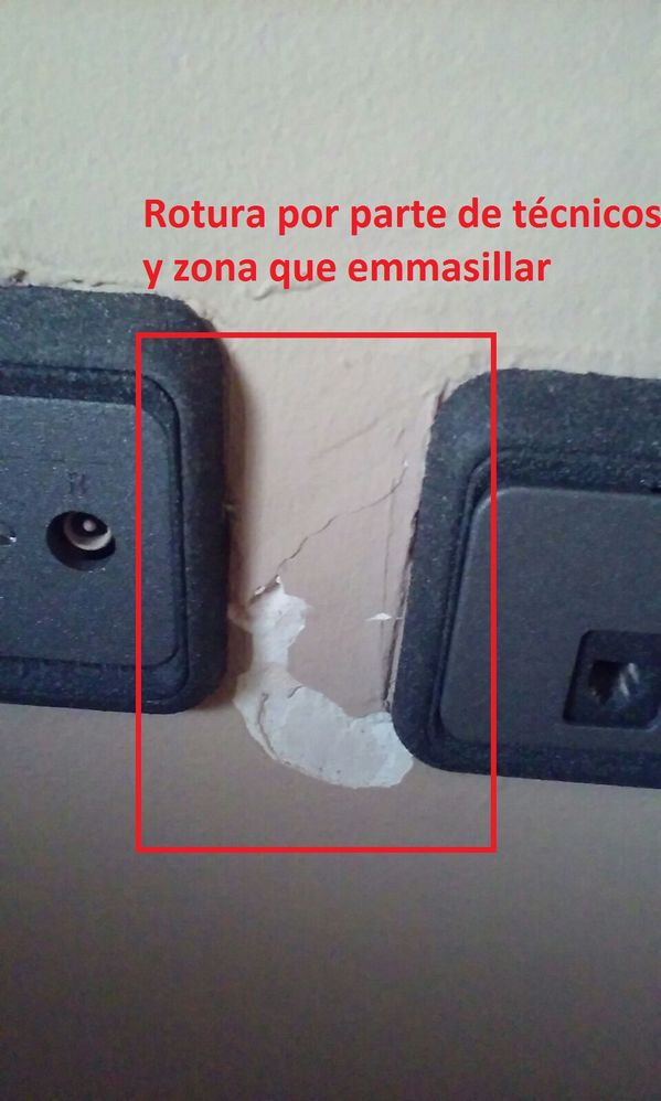 rotura pared tecnicos MOVISTAR.jpg