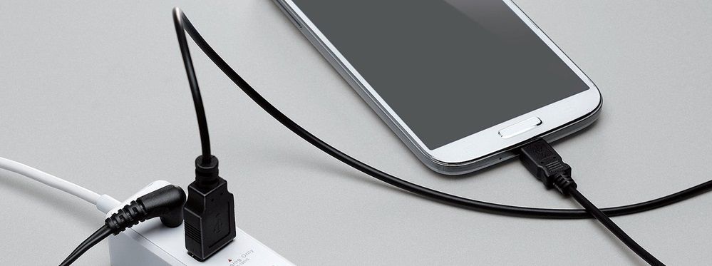 Smartphone cargando.jpg