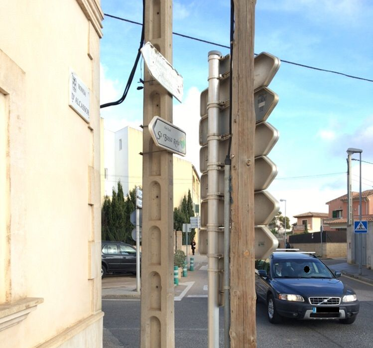 Retirada de poste telefónico en via pública de Porreres 3.PNG