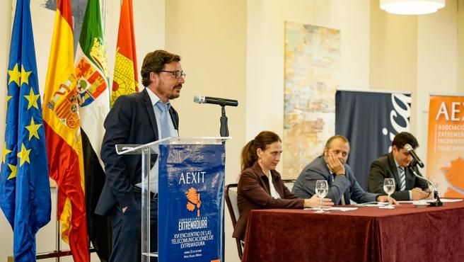 El director de Telefónica en Extremadura, Guillermo Santamaría.jpeg